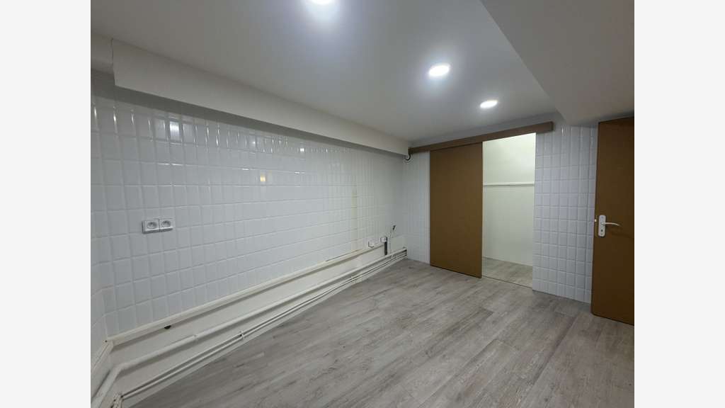 A louer local commercial rénové 121m² à Grenoble