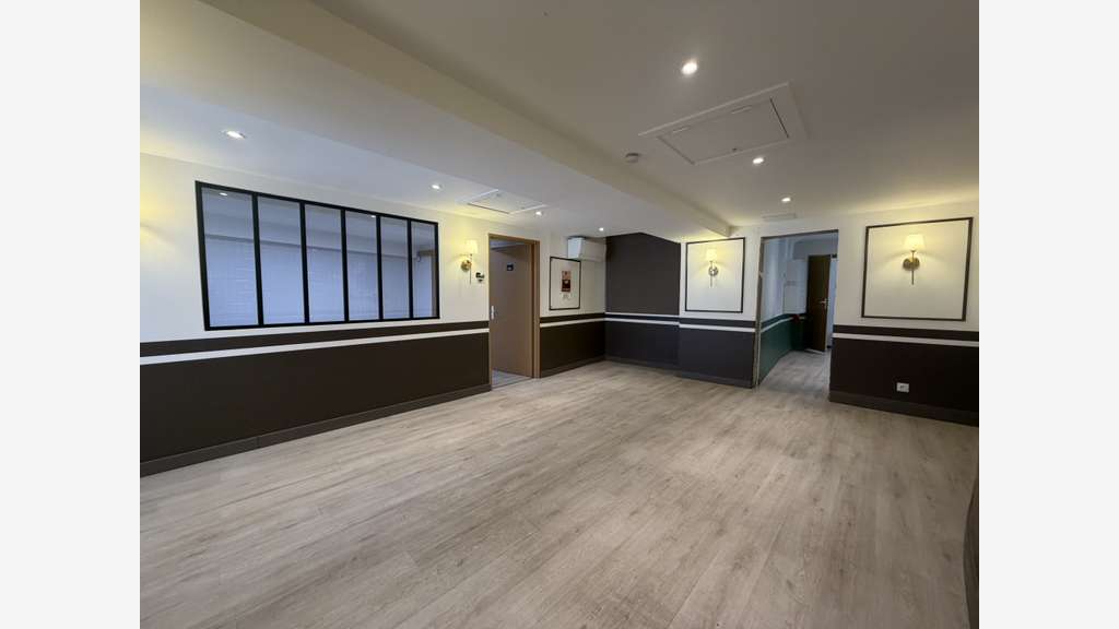 A louer local commercial rénové 121m² à Grenoble