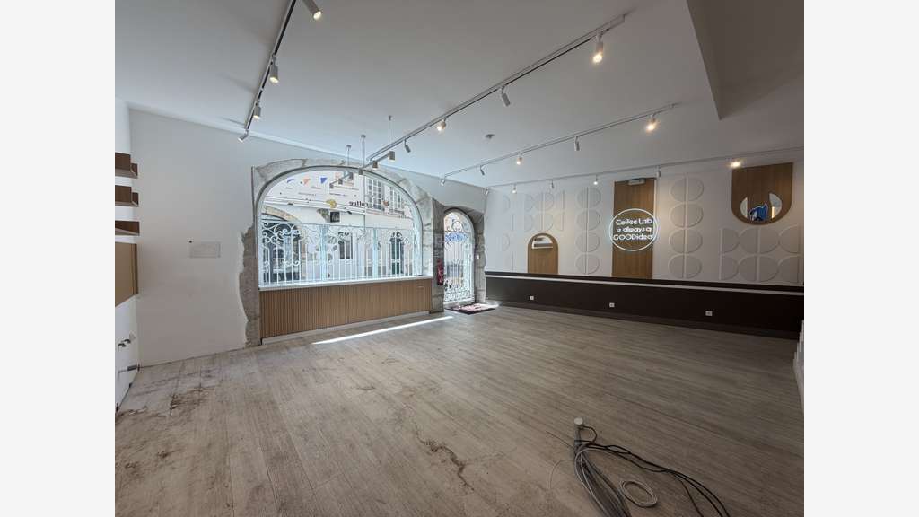 A louer local commercial rénové 121m² à Grenoble