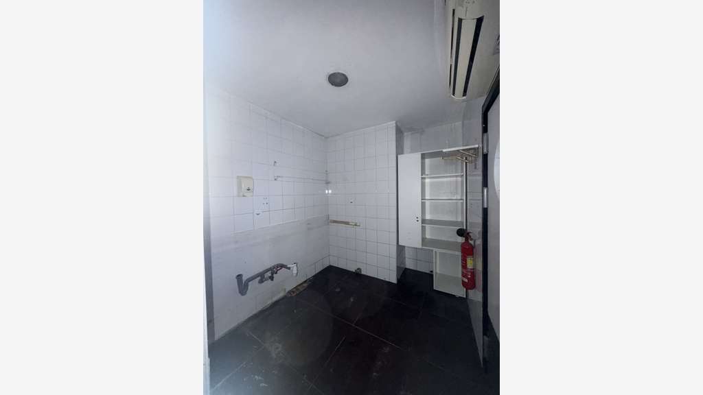 Local commercial 100.28 m²