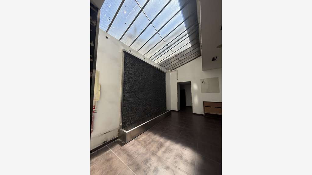 Local commercial 100.28 m²