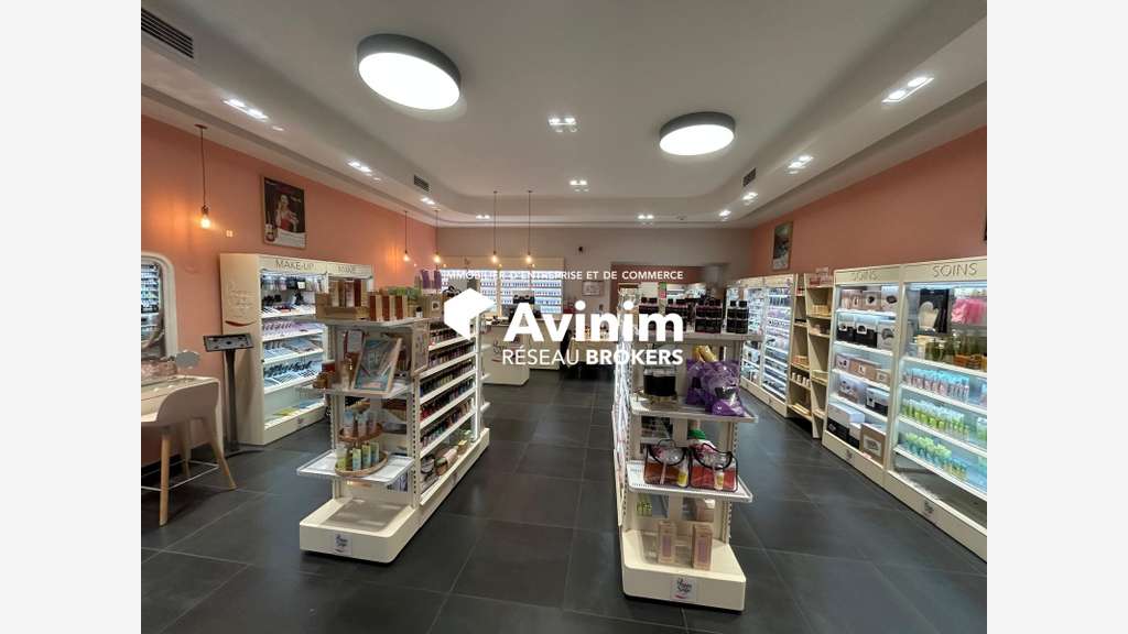 Local commercial de 148,4m² à Grenoble Centre
