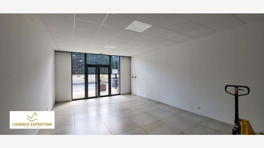 Location local commercial 55m² à Grillon