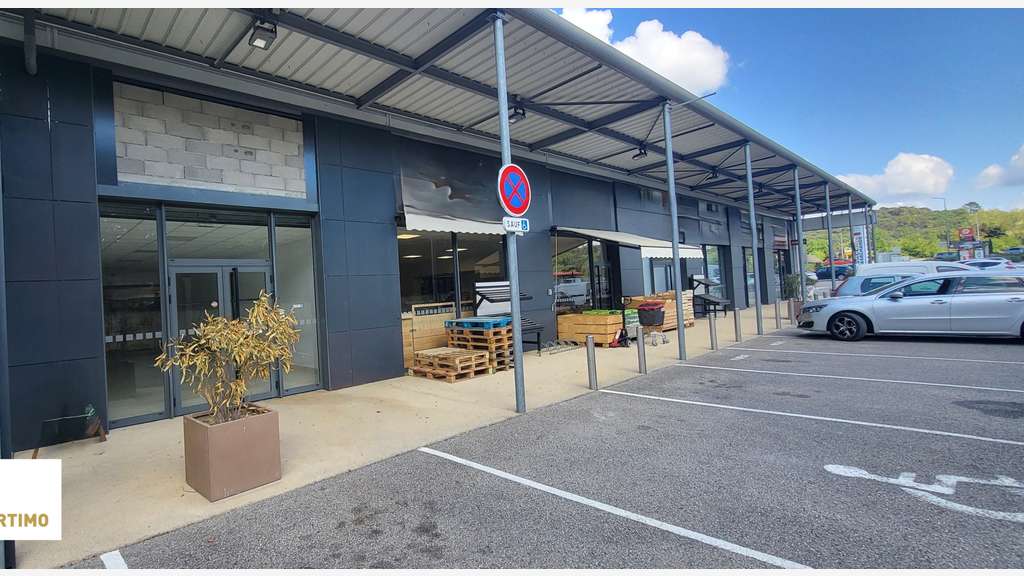 Location local commercial 55m² à Grillon