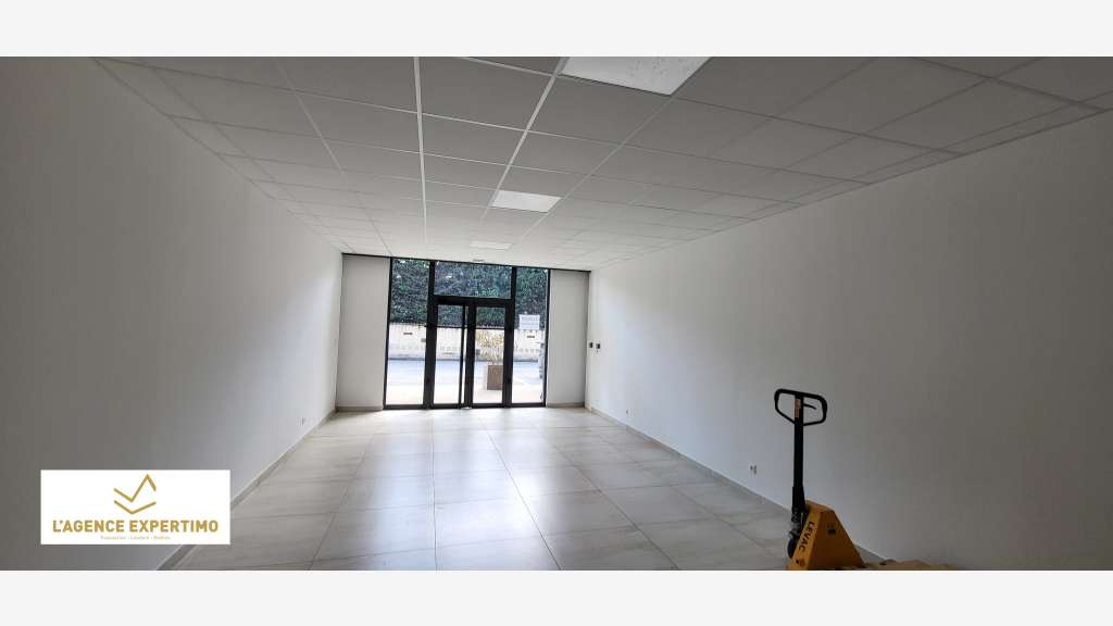 Location local commercial 55m² à Grillon