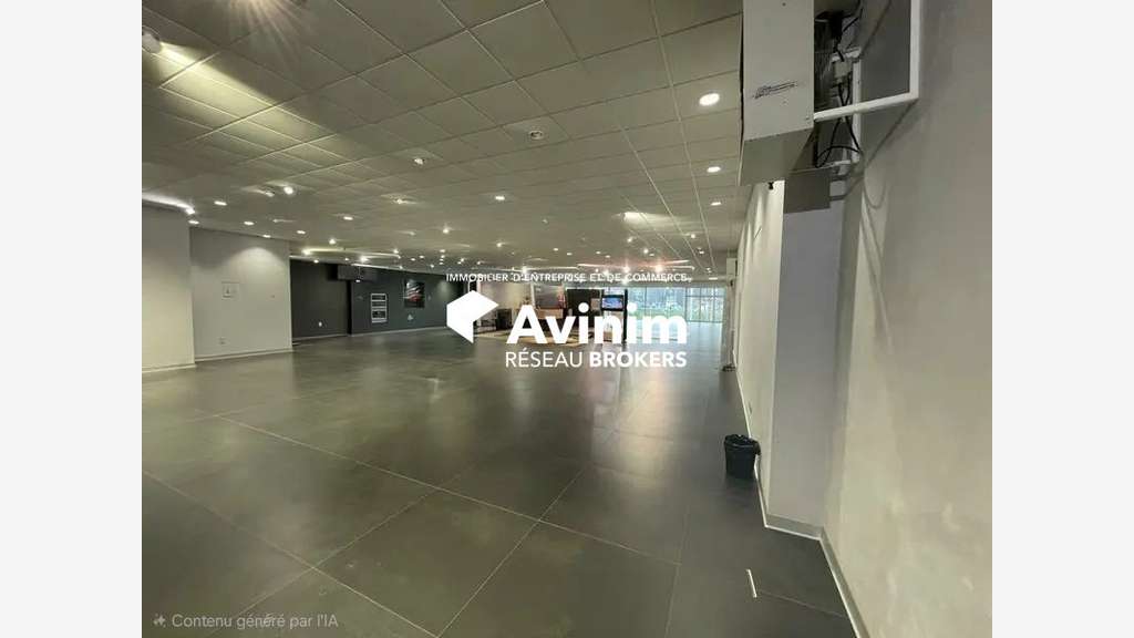 A louer local commercial 700m² à Groslay D301
