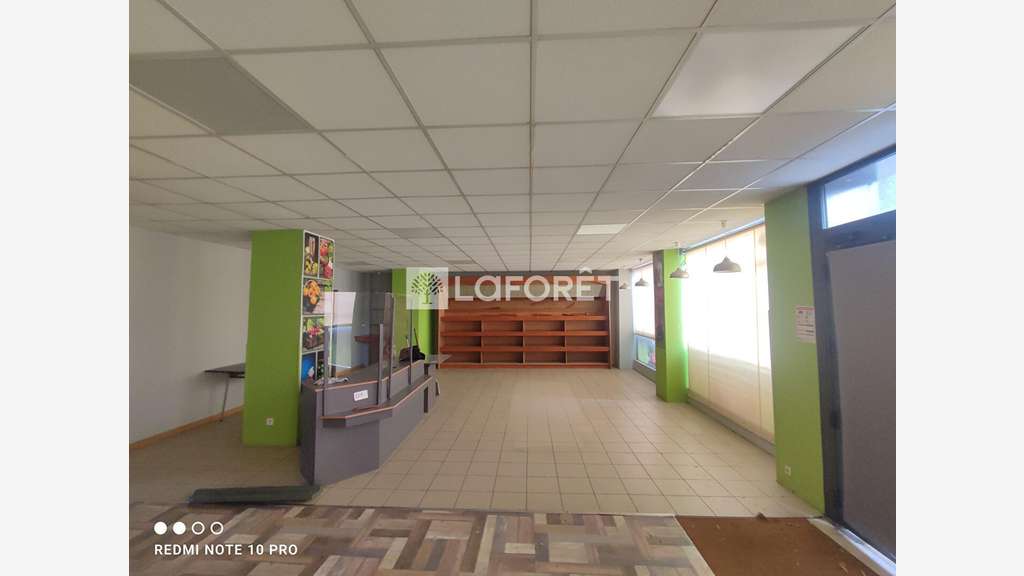 A louer local commercial de 137m² à Guer centre