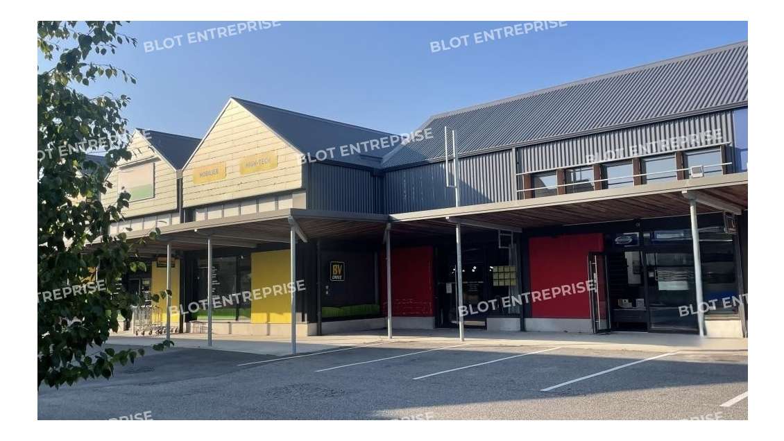 A louer locaux 179m² Guérande ZAC Villejames