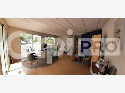 A louer local 100m² sur axe passant à Guérande