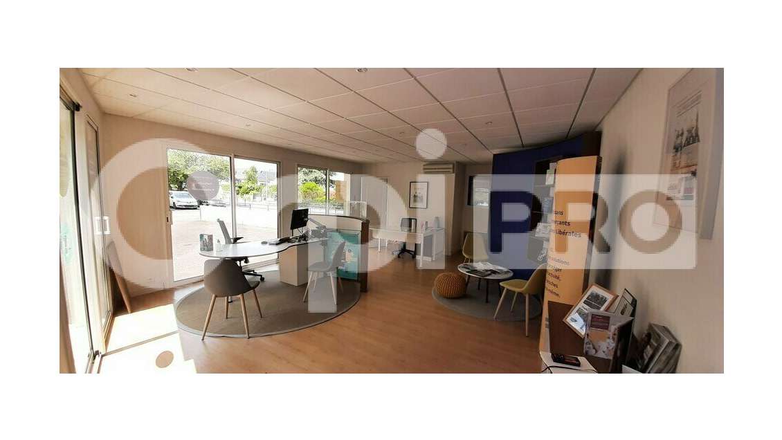 A louer local 100m² sur axe passant à Guérande