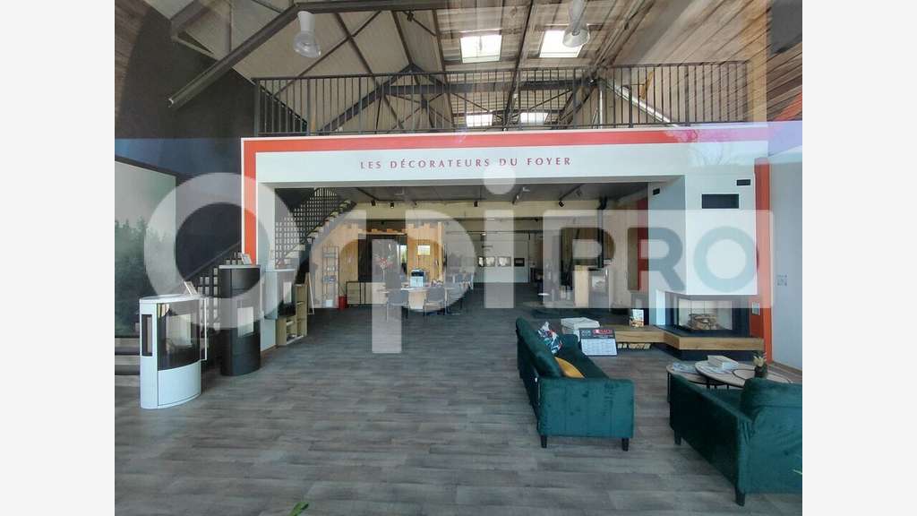 A Louer local commercial 319m² Guérande Villejames