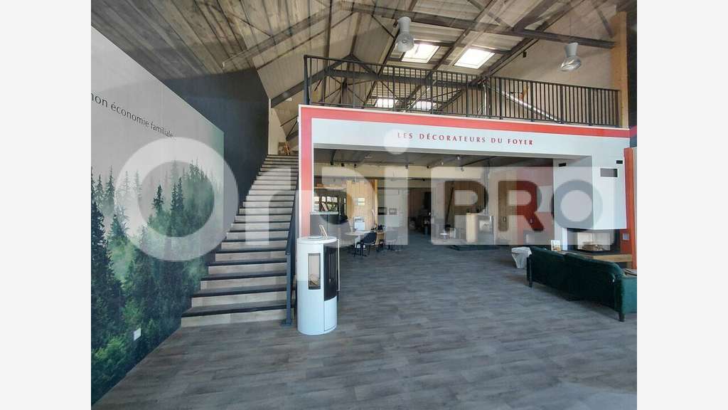 A Louer local commercial 319m² Guérande Villejames