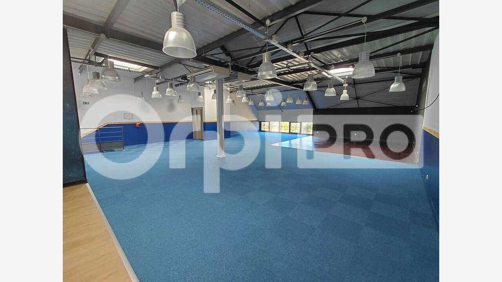 A Louer local commercial 428m² Guérande Villejames