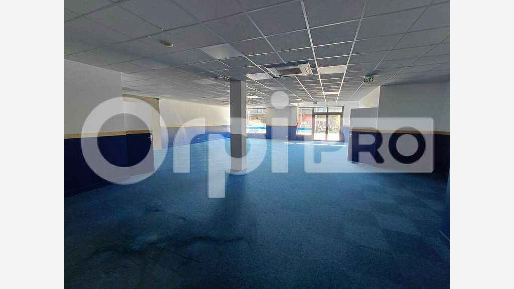 A Louer local commercial 428m² Guérande Villejames