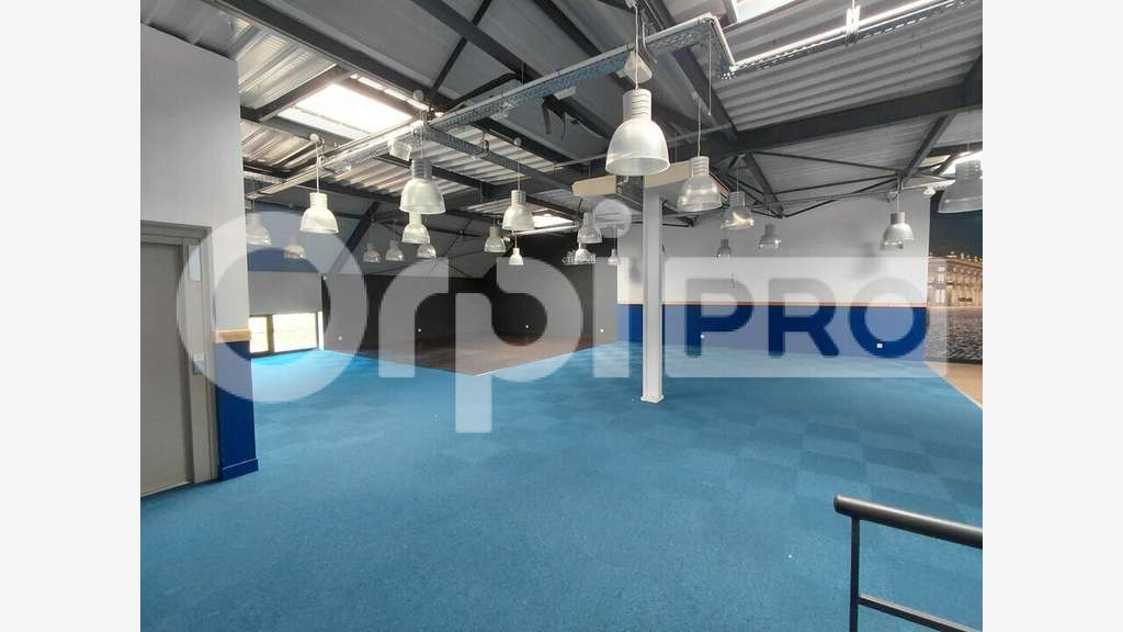 A Louer local commercial 428m² Guérande Villejames