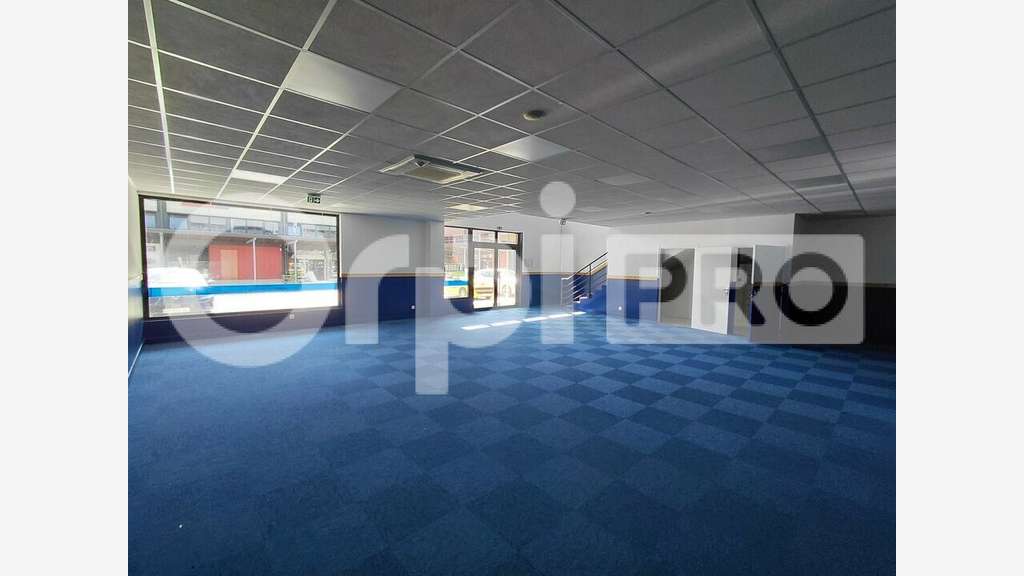 A Louer local commercial 428m² Guérande Villejames