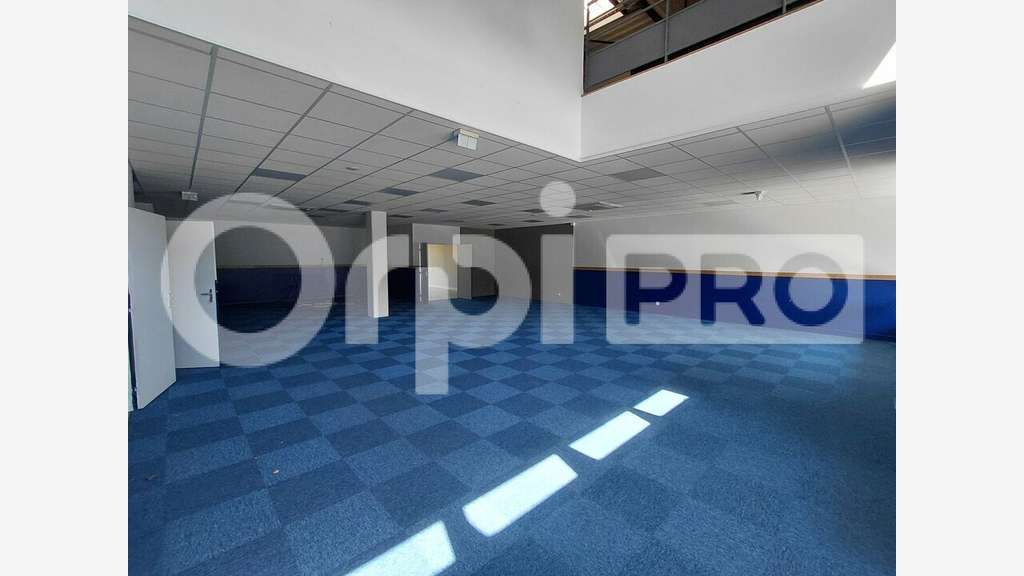 A Louer local commercial 428m² Guérande Villejames