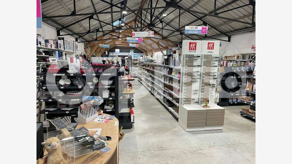 Local commercial 473m² à louer à Guérande centre