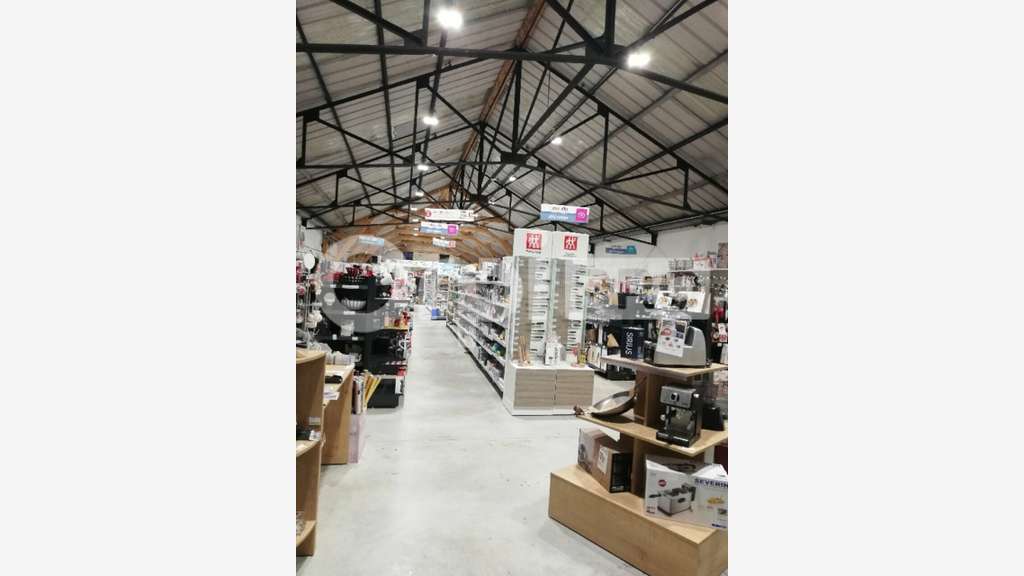 Local commercial 473m² à louer à Guérande centre