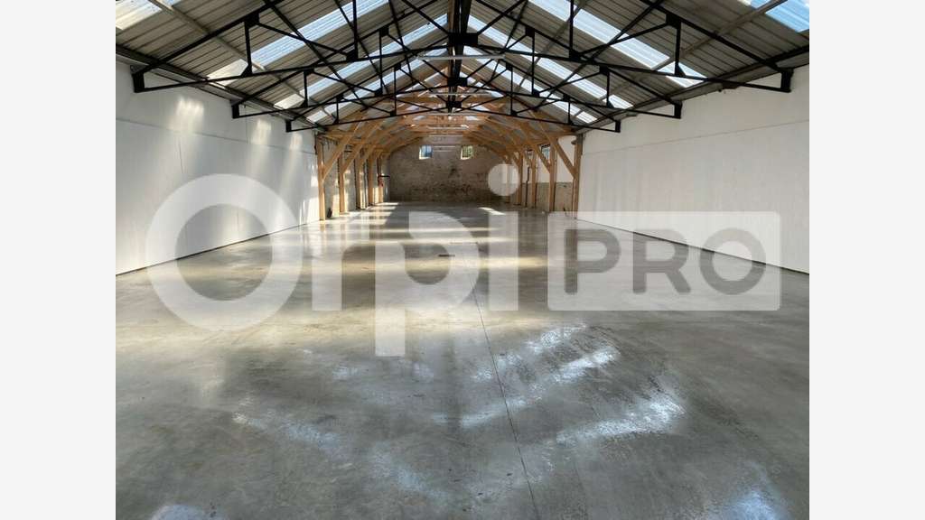 Local commercial 473m² à louer à Guérande centre
