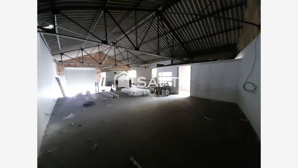 Entrepôt 250m² sur 2 niveaux proche centre Guéret