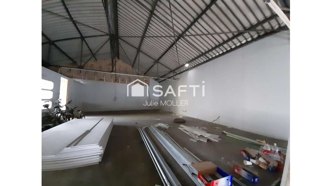 Entrepôt 250m² sur 2 niveaux proche centre Guéret