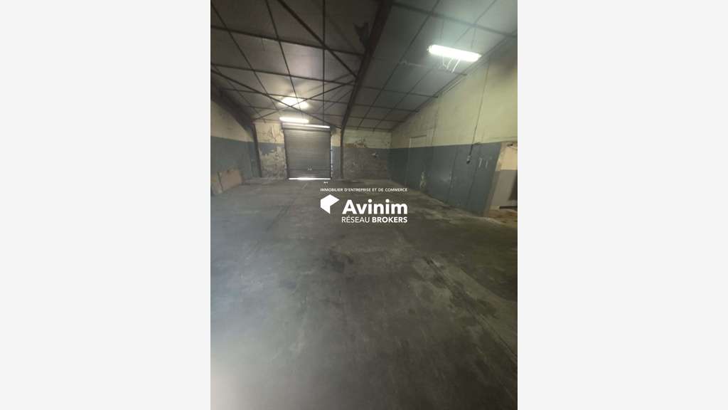 Local commercial 686m² à louer à Guesnain