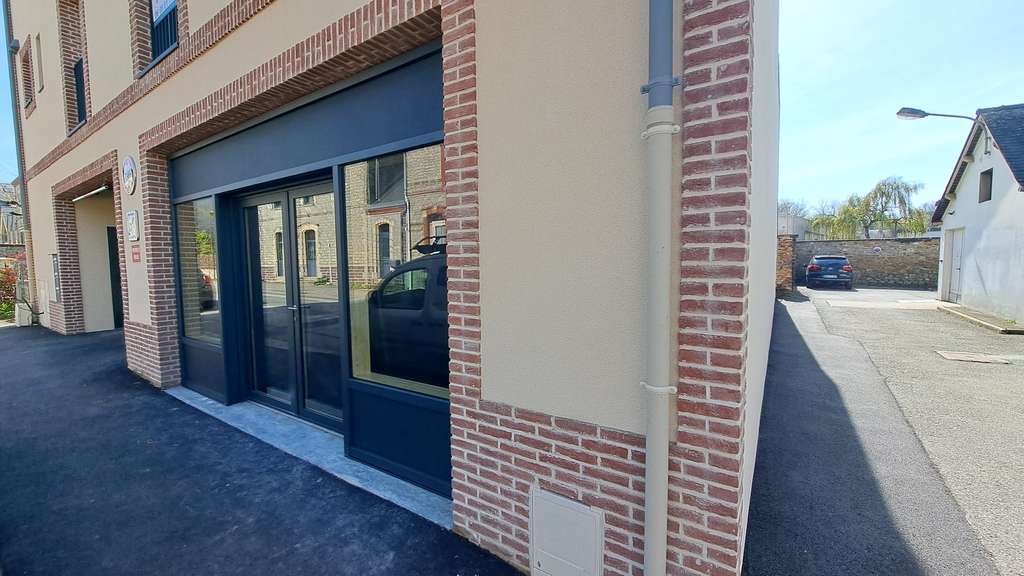 A louer local commercial neuf 67m² centre Guichen
