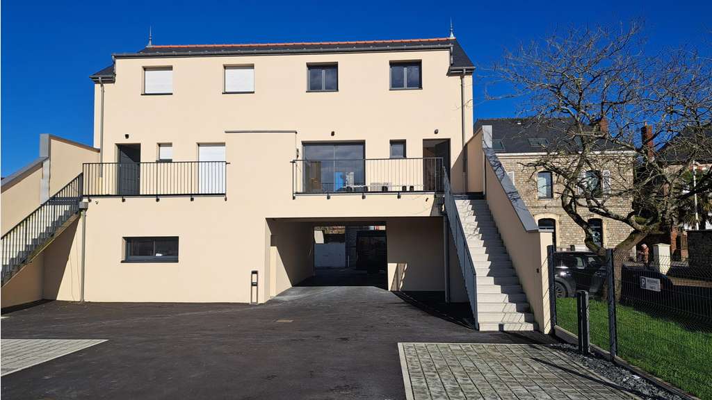 A louer local commercial neuf 67m² centre Guichen