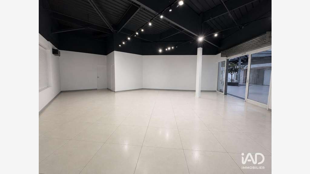 A louer local commercial de 177m² à Gujan-Mestras