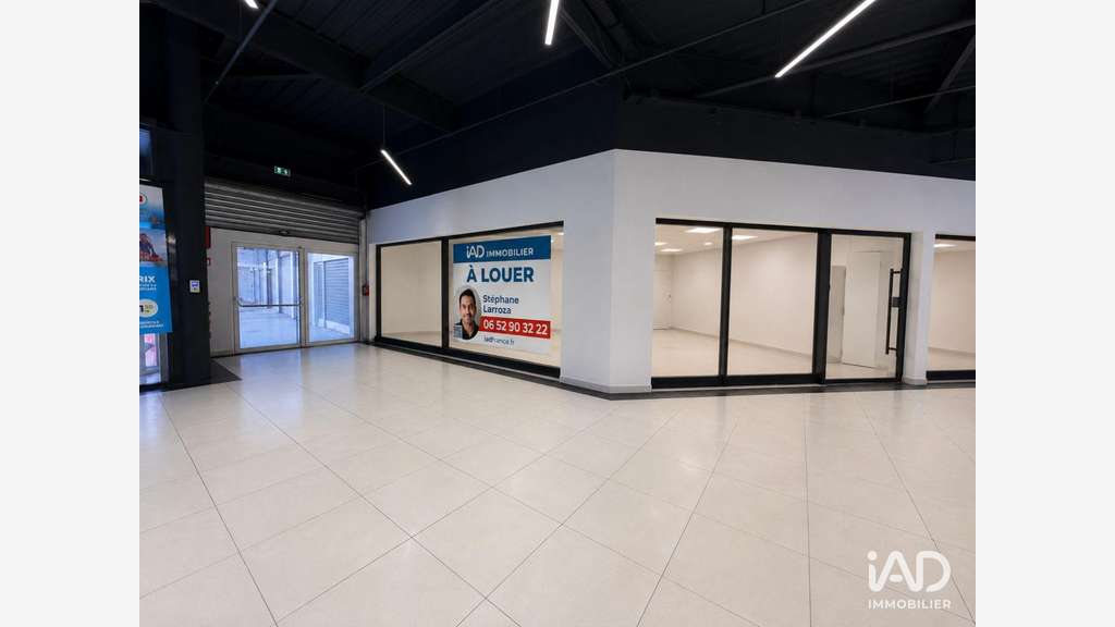 A louer local commercial de 177m² à Gujan-Mestras