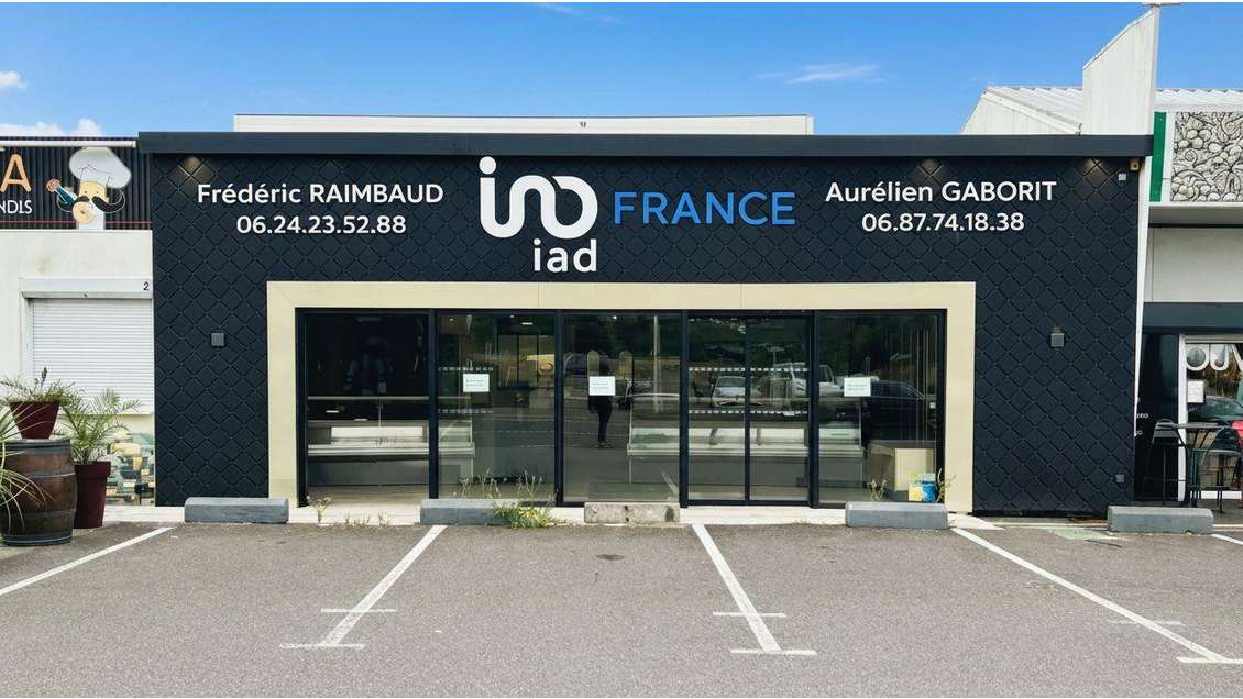 Location local commercial 144m² à Haute-Goulaine