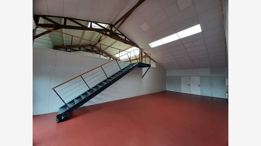 A saisir très beau local 127m² à louer Nantes Sud
