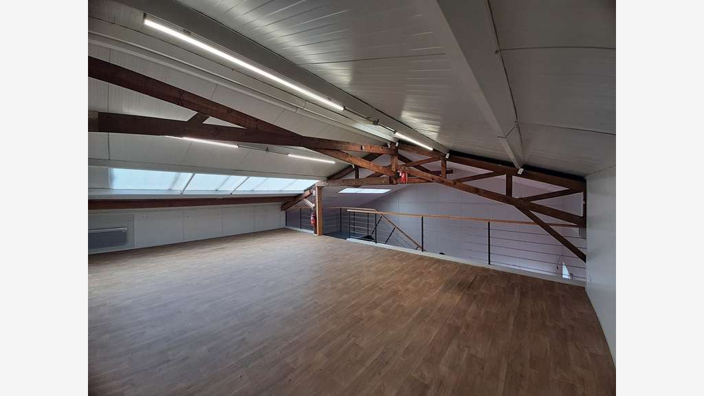 A saisir très beau local 127m² à louer Nantes Sud