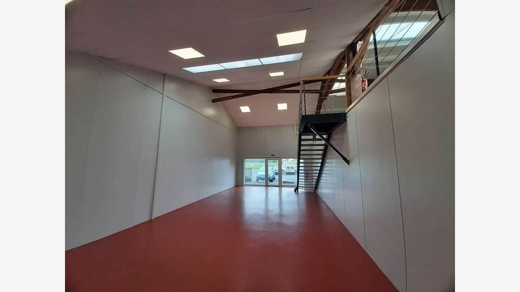 A saisir très beau local 127m² à louer Nantes Sud