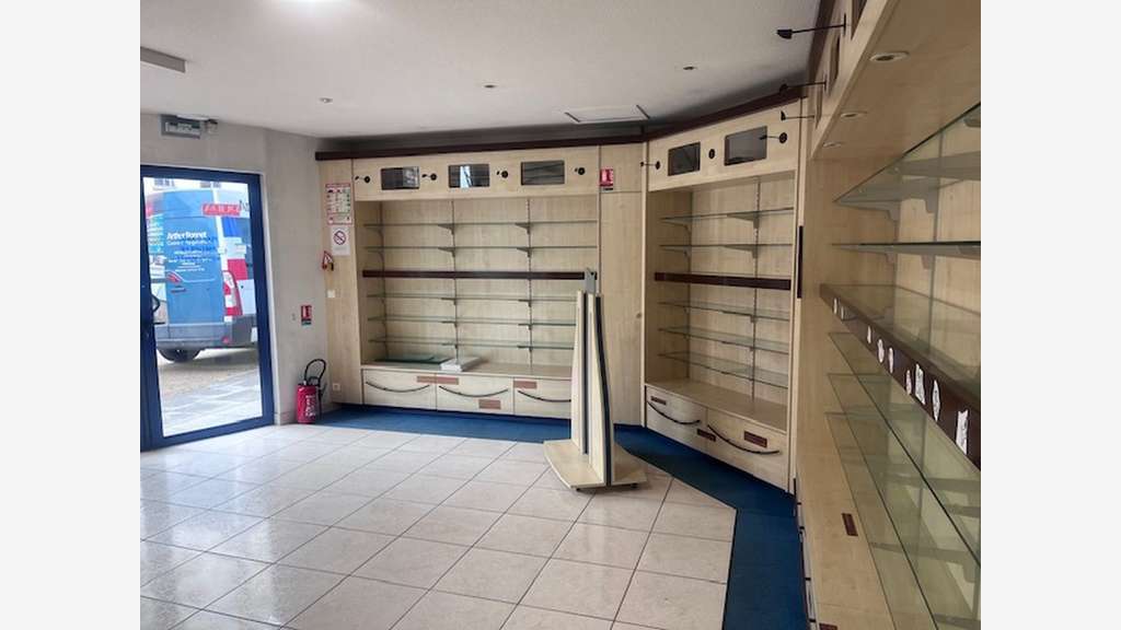 Location local commercial 70m² bld principal
