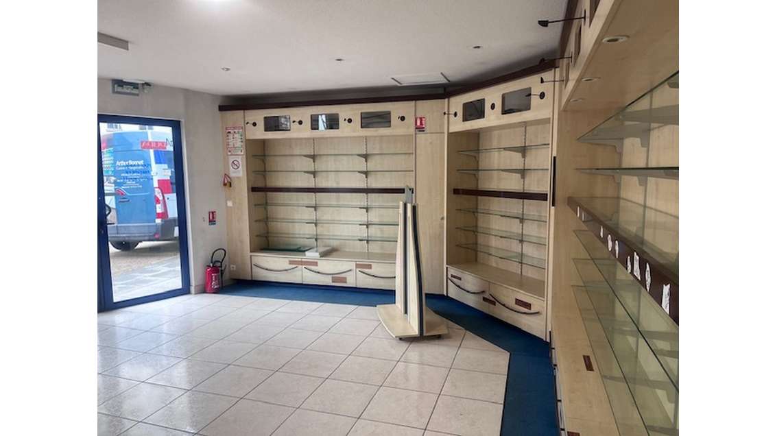Location local commercial 70m² bld principal 