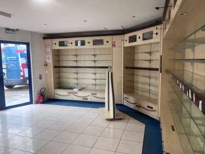 Location local commercial 70m² bld principal