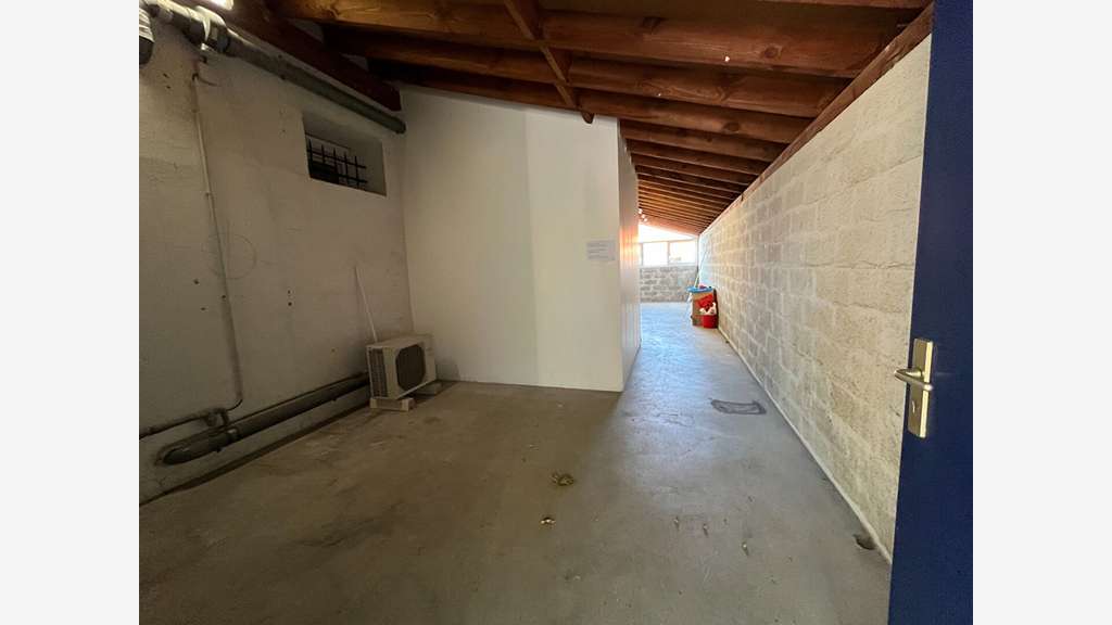 A louer bureaux de 189 m² en RDC climatisés