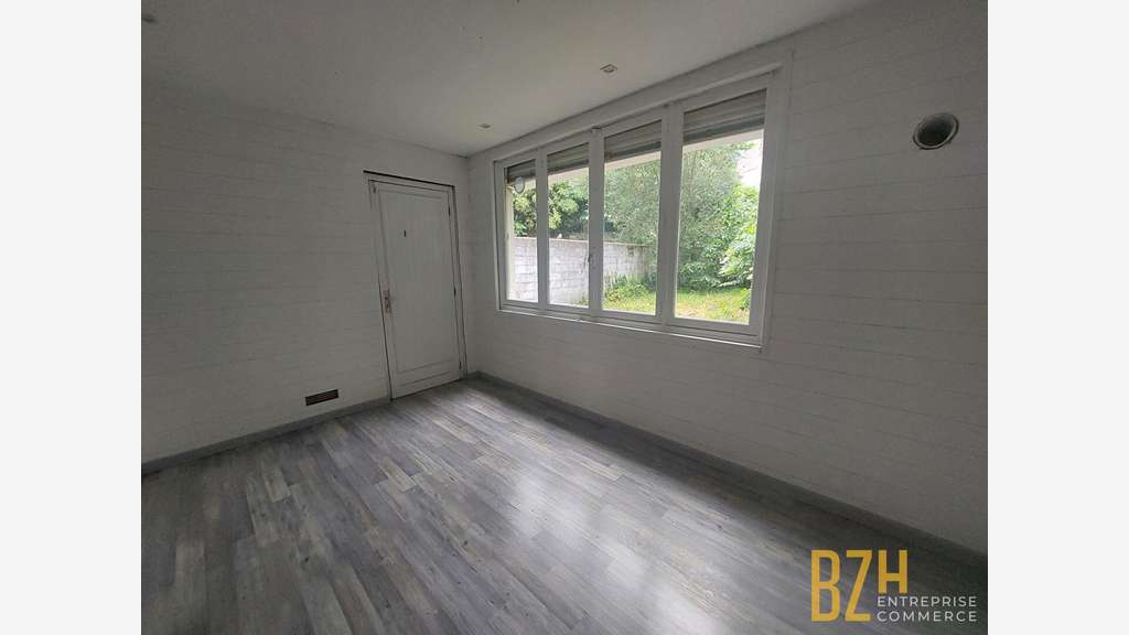A LOUER - LOCAL COMMERCIAL 50 m² - HENNEBONT
