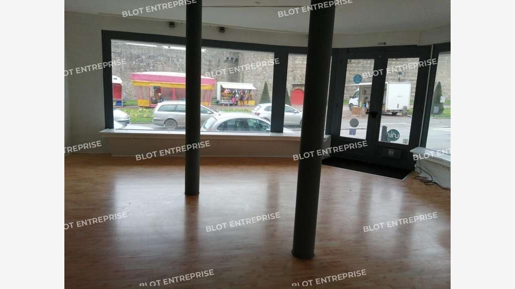 À LOUER - LOCAL COMMERCIAL 60 m² - HENNEBONT