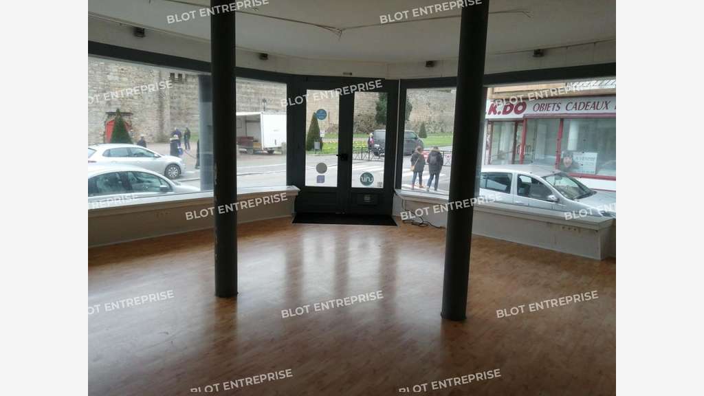 À LOUER - LOCAL COMMERCIAL 60 m² - HENNEBONT