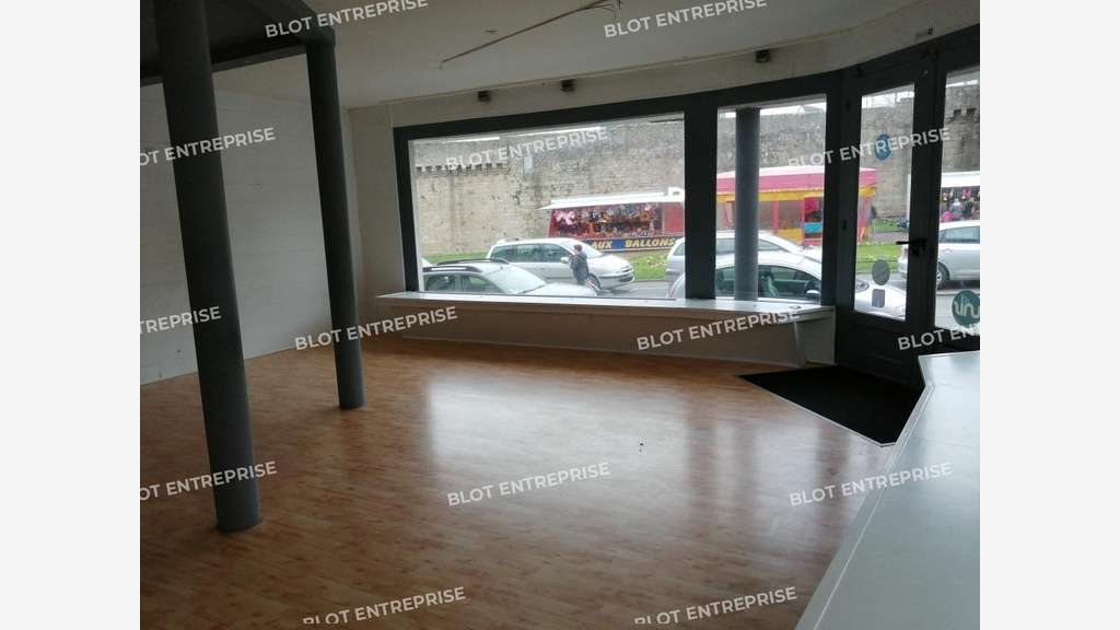 À LOUER - LOCAL COMMERCIAL 60 m² - HENNEBONT