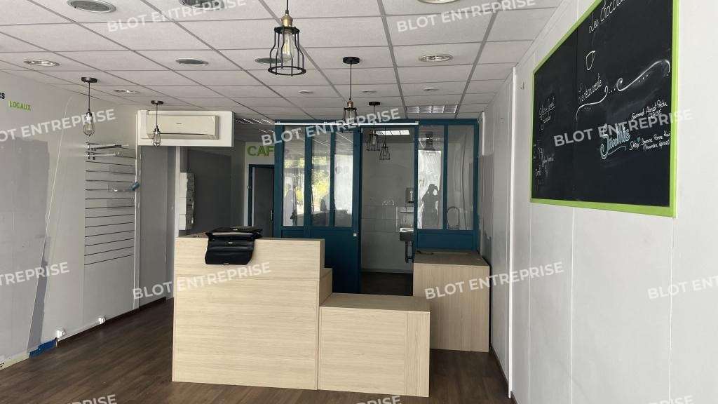 A louer locaux commerciaux 78m² PMR à Herbignac