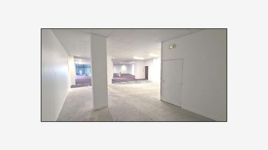 Local commercial 1500m² à louer en zc à Herblay