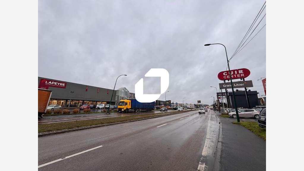 A louer Local commercial 1500m² Herblay