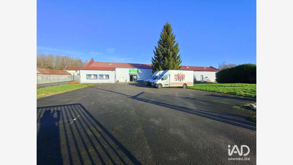 A louer local commercial de 1250m² à Herchies