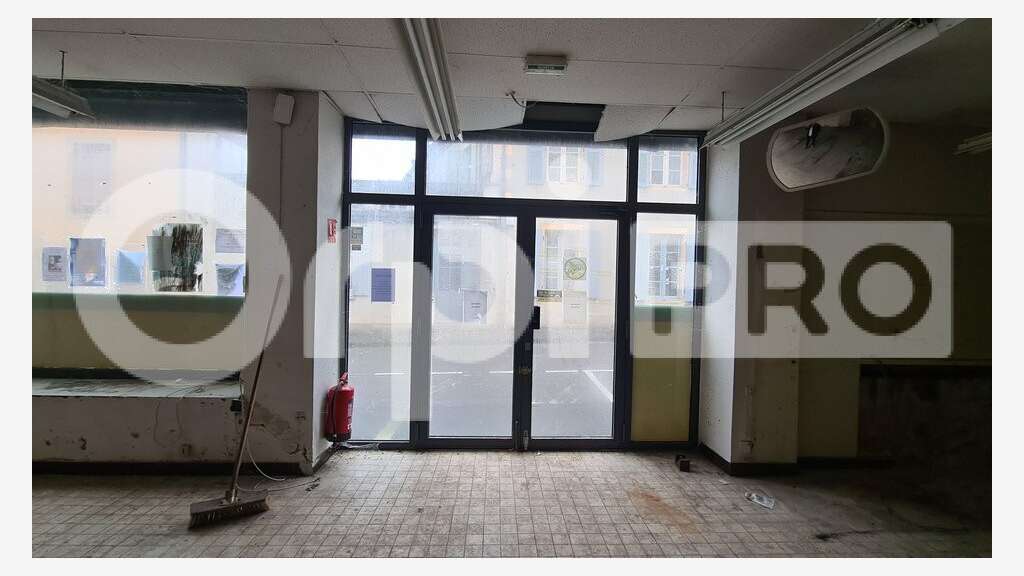 LOCAL COMMERCIAL à louer dans le 03
