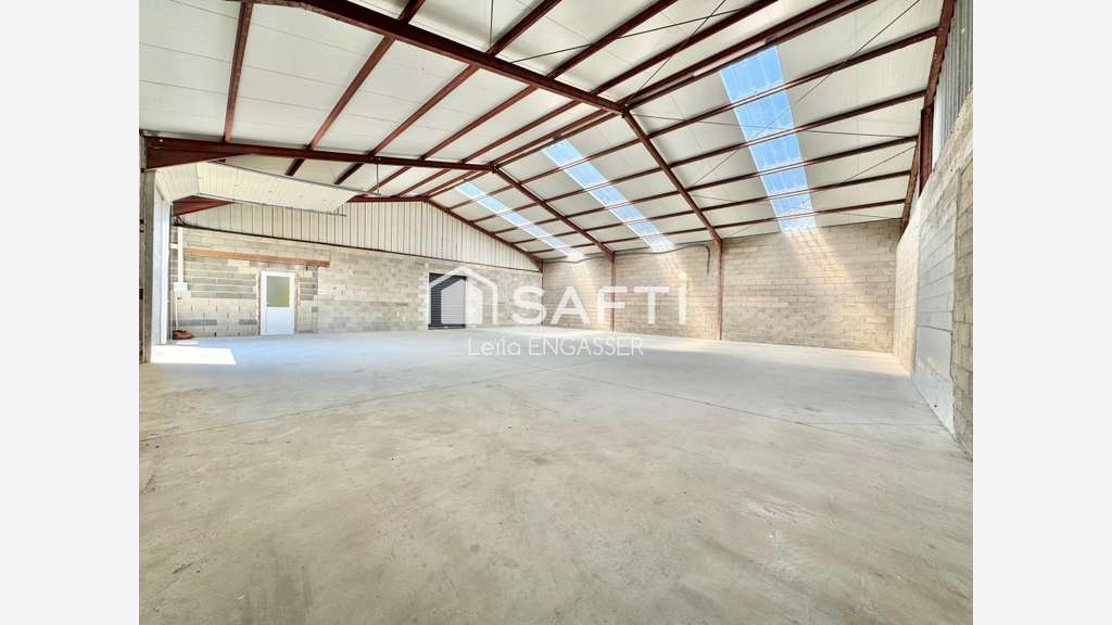 Local commercial à louer 220m² proche Houdan