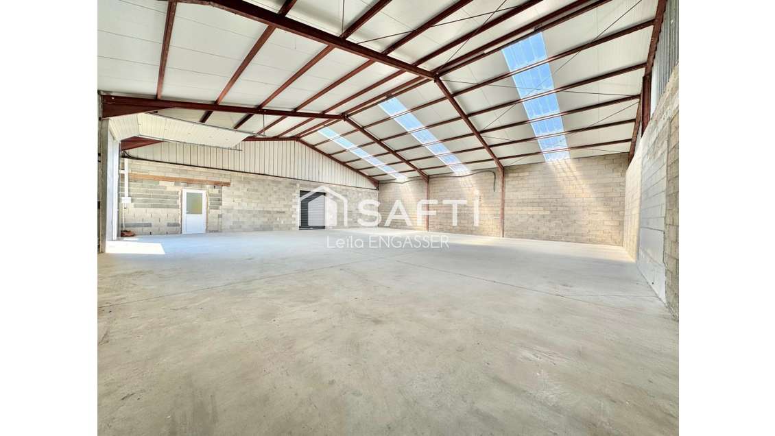 Local commercial à louer - 220m2 - Toutes 